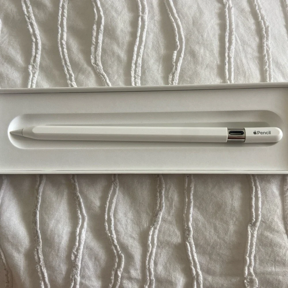 Apple Pencil fits any iPad